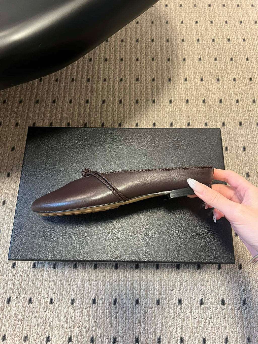 BOTTEGA VENETA 26S FLAT MULES IN DARK BROWN LAMBSKIN
