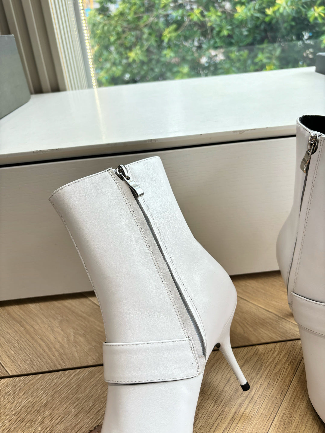 BALENCIAGA 25S ANKLE BOOTS WITH ZIPPER IN WHITE COW LEATHER SILVER HARDWARE