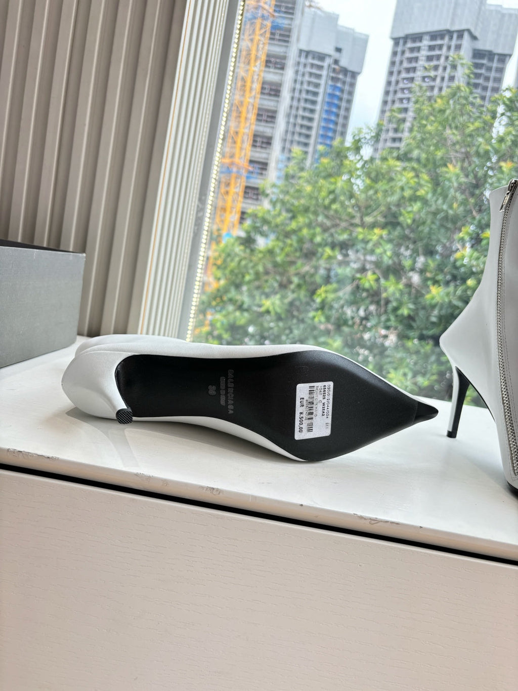 BALENCIAGA 25S ANKLE BOOTS WITH ZIPPER IN WHITE COW LEATHER