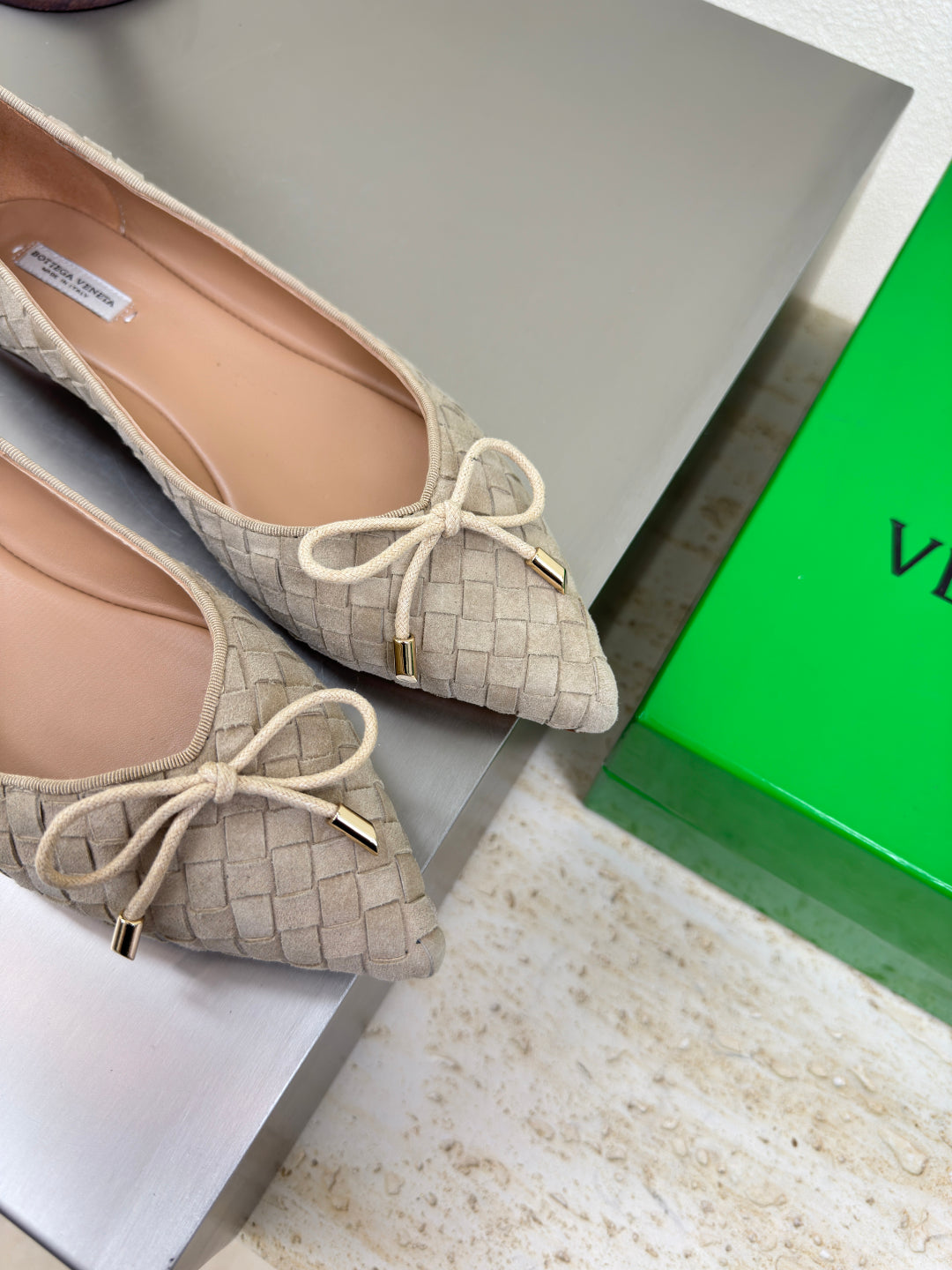 BOTTEGA VENETA BALLET FLAT IN LIGHT BROWN INTRECCIATO SUEDE WITH BOW