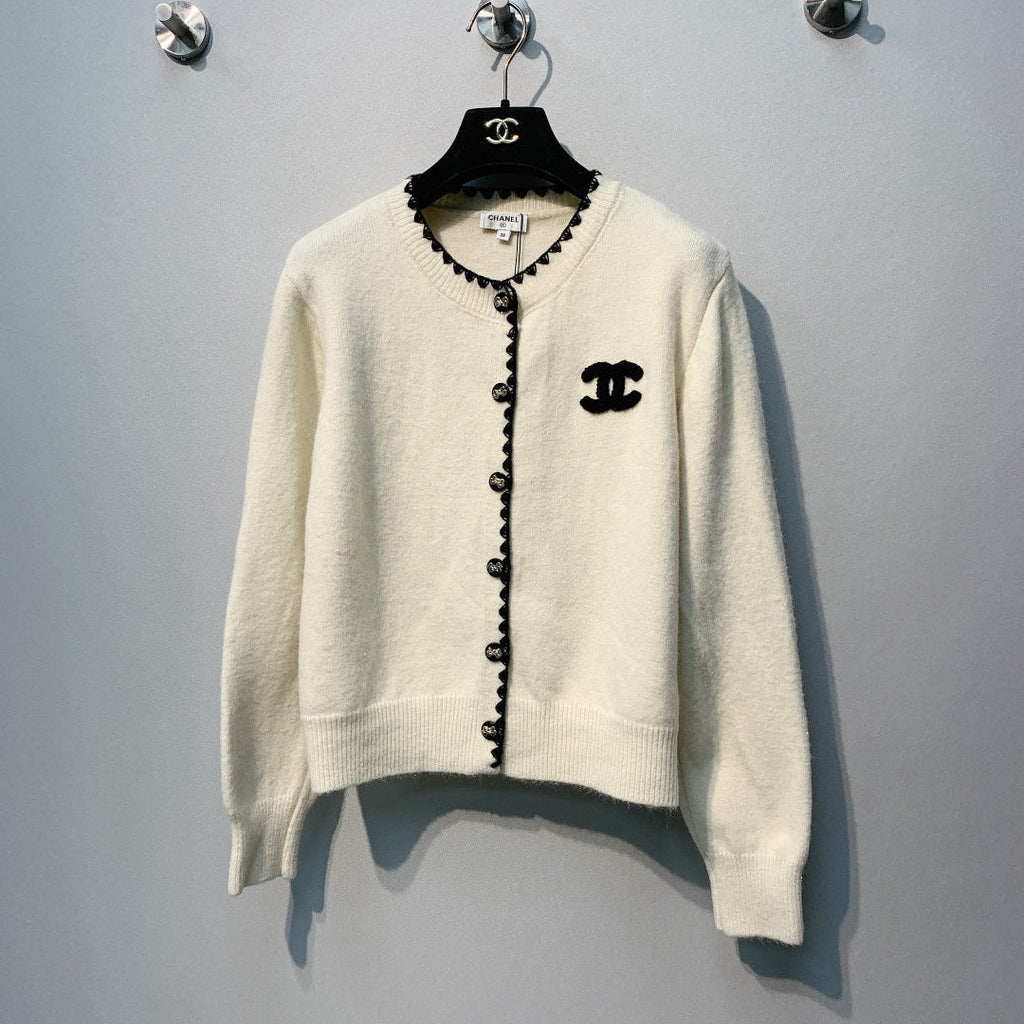 CHANEL 26S CREW NECK CARDIGAN 829
