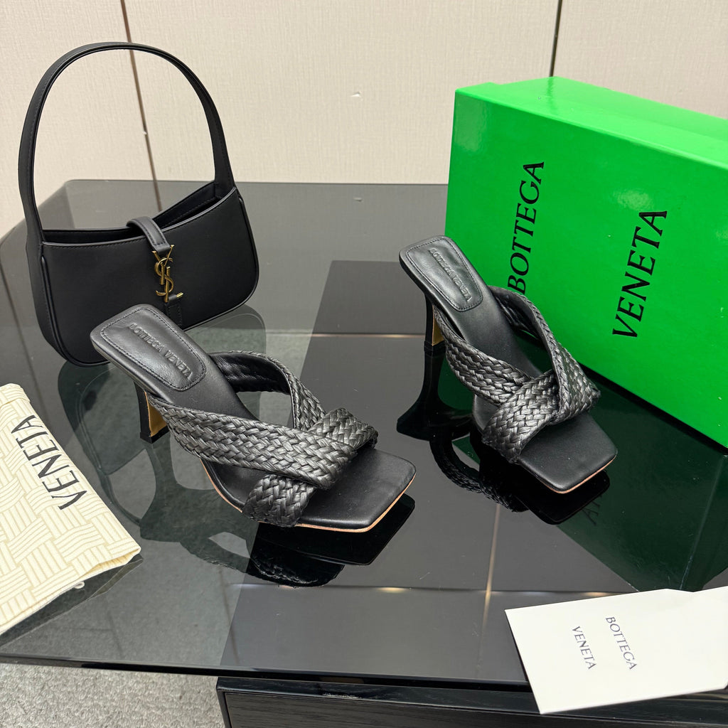 BOTTEGA VENETA 26S HEELED SANDALS 95 MM IN BLACK CALFSKIN AND RAFFIA