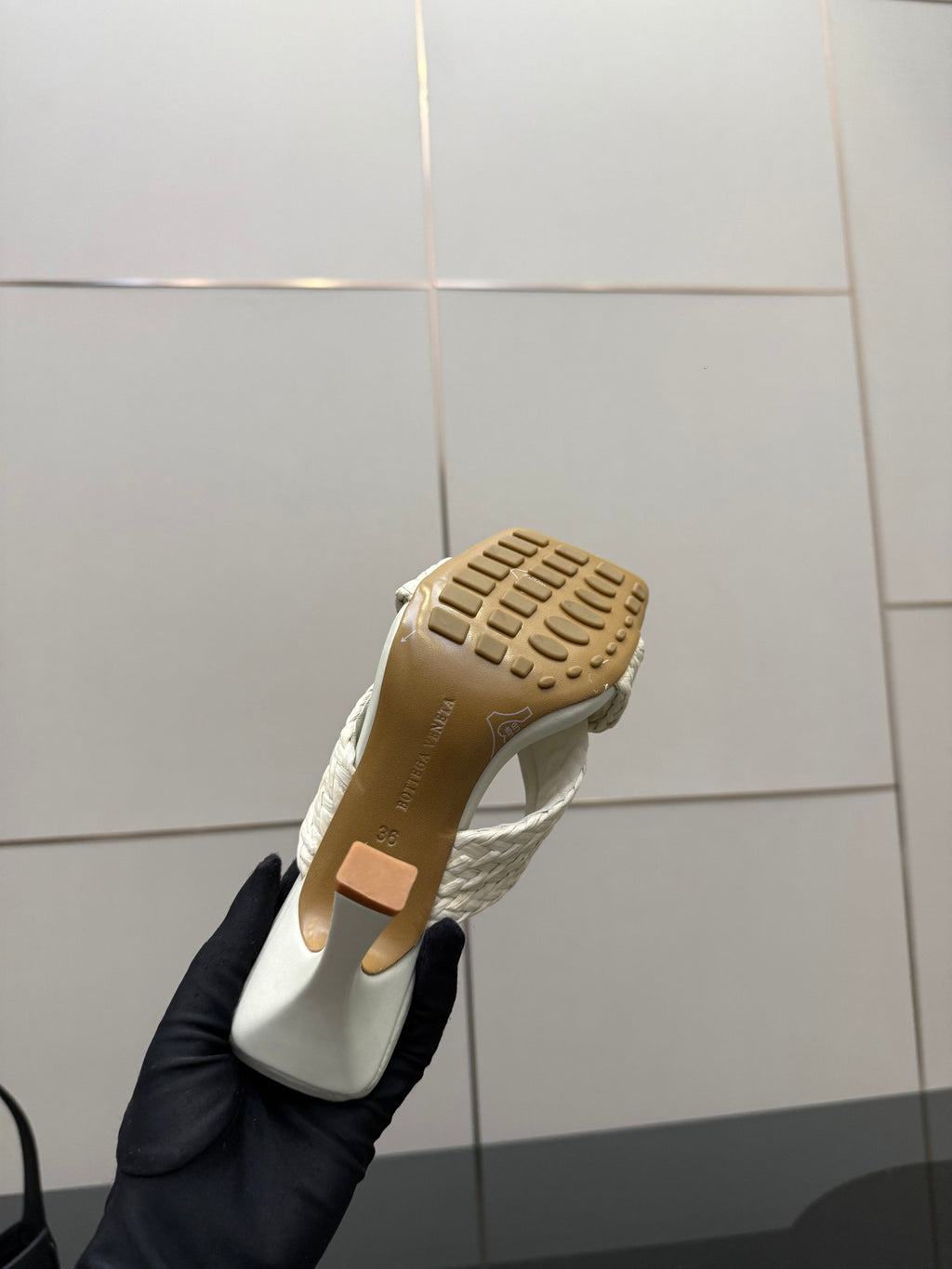 BOTTEGA VENETA 26S HEELED SANDALS 95 MM IN CREAM WHITE CALFSKIN AND RAFFIA