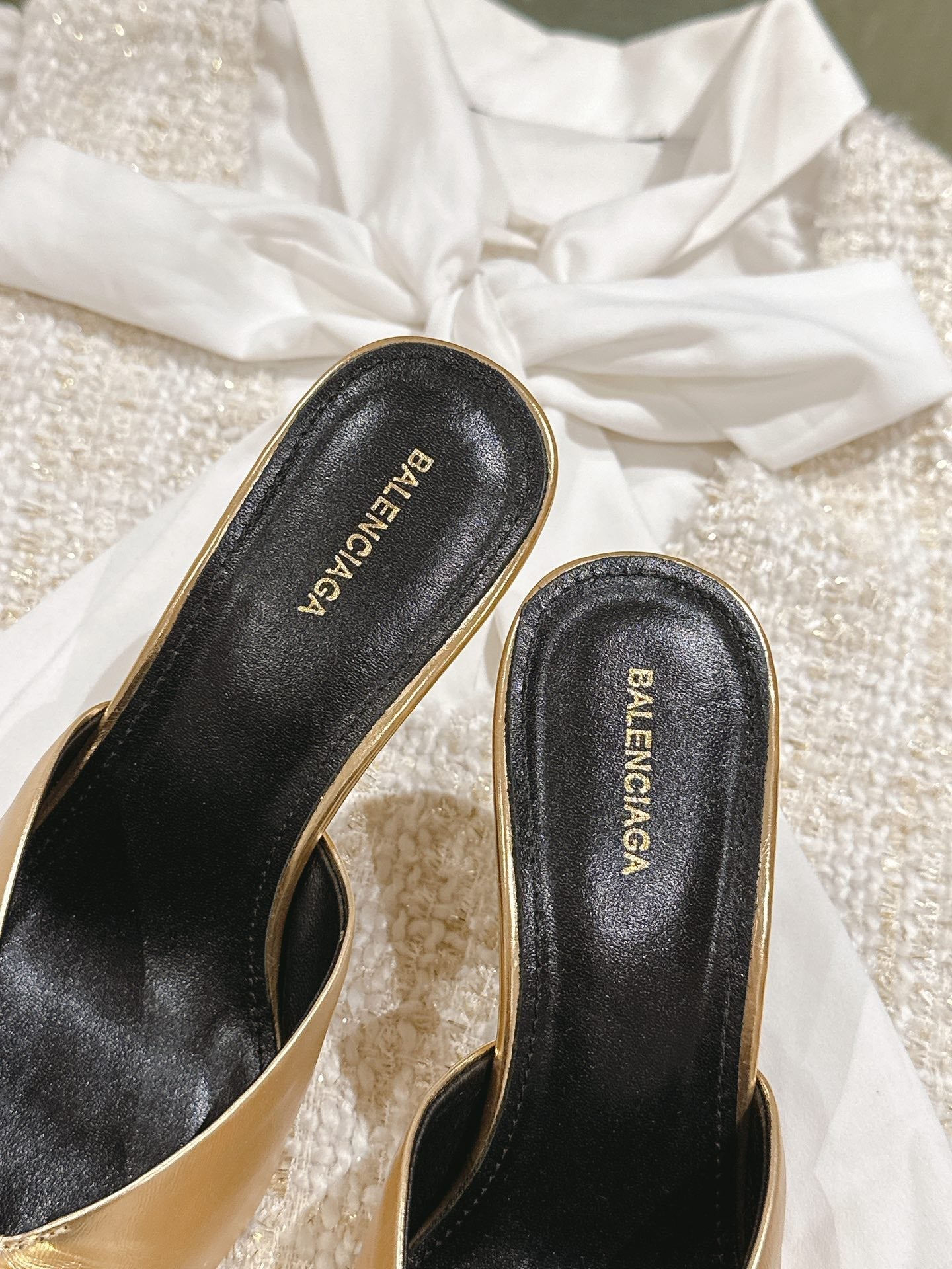 POINTED BB GOLD BUCKLE HIGH MULES IN GOLD METALLIC CALFSKIN