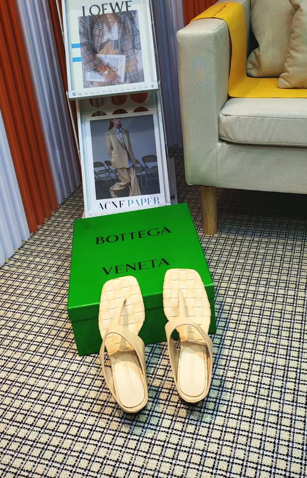 BOTTEGA VENETA MARELLA THONG IN PALE YELLOW CALFSKIN WITH SIGNATURE INTRECCIATO INSOLE