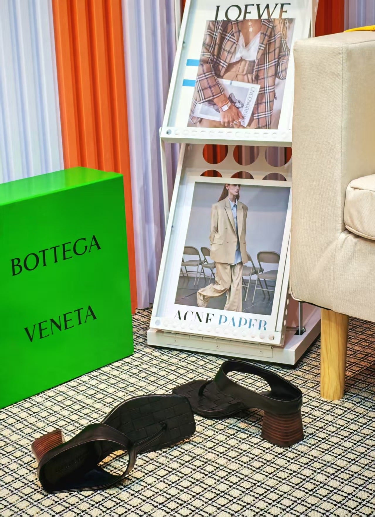 BOTTEGA VENETA MARELLA THONG IN BLACK CALFSKIN WITH SIGNATURE INTRECCIATO INSOLE