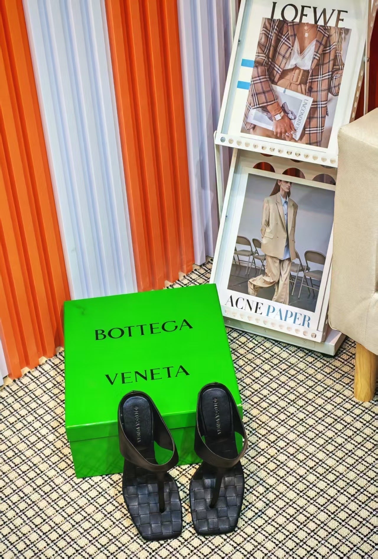 BOTTEGA VENETA MARELLA THONG IN BLACK CALFSKIN WITH SIGNATURE INTRECCIATO INSOLE