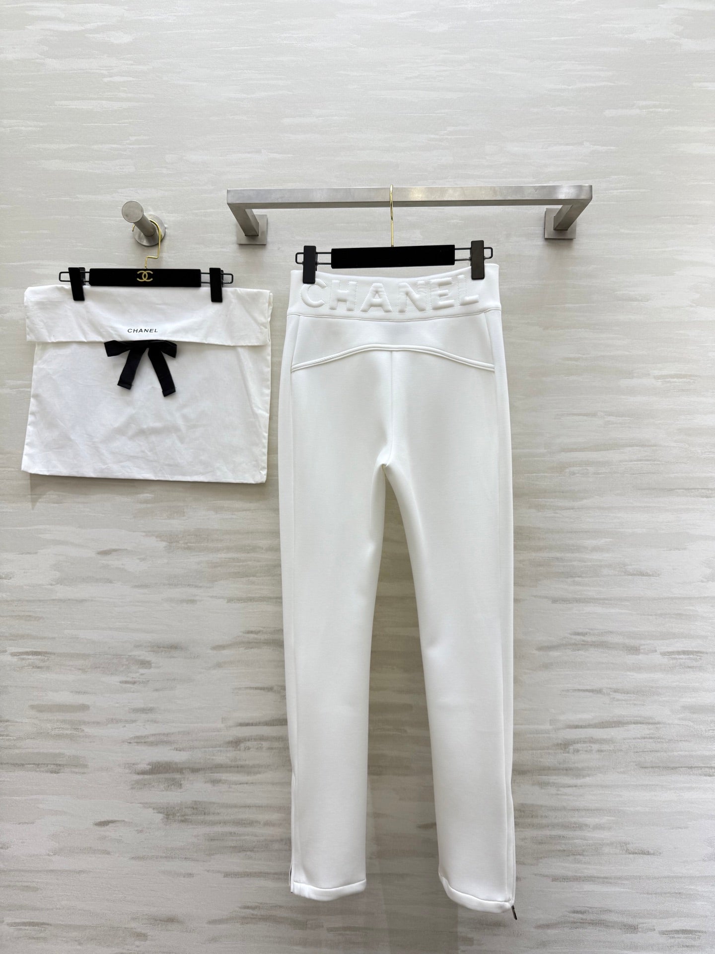 CHANEL 26S SLIM-FIT SWEATPANTS 745