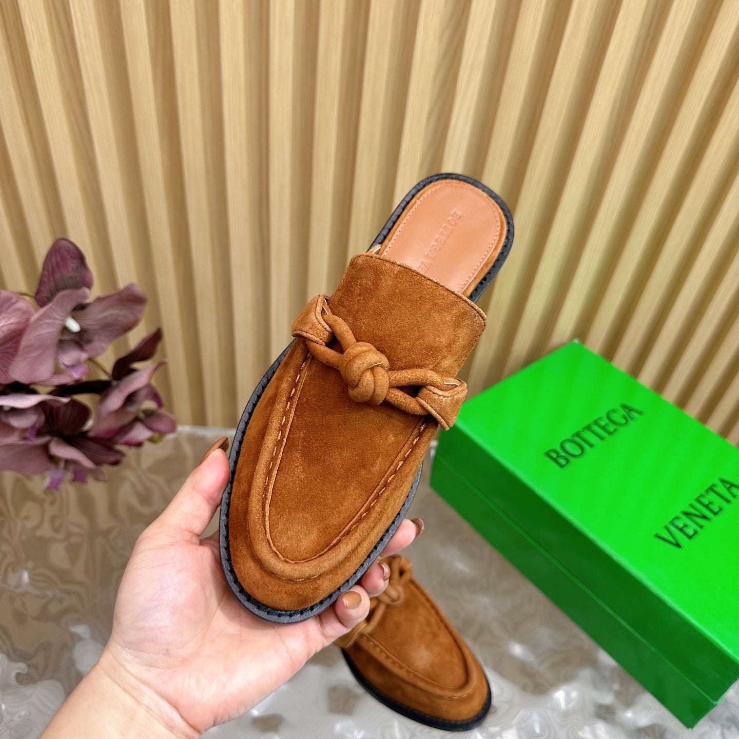 BOTTEGA VENETA OPEN-BACK LOAFER REALISED IN CINNAMON BROWN SUEDE