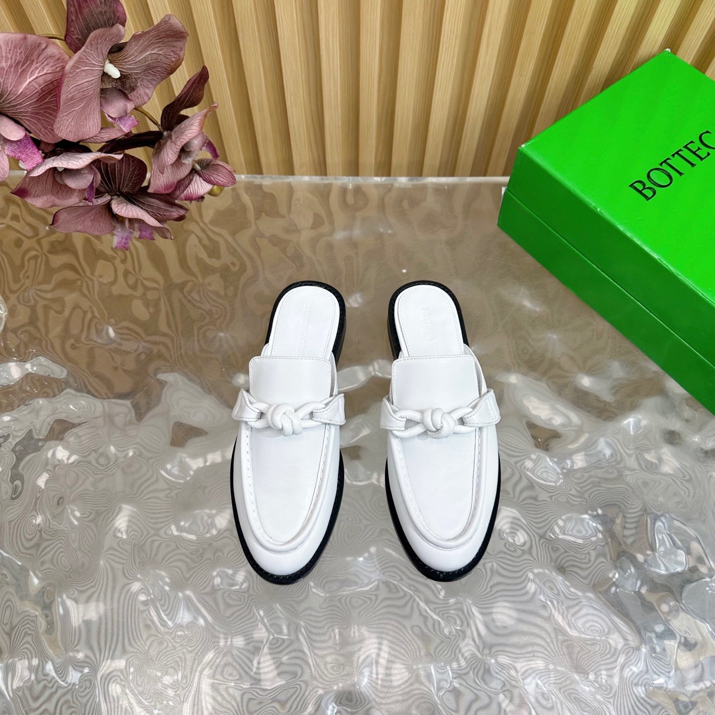 BOTTEGA VENETA OPEN-BACK LOAFER REALISED IN WHITE SOLF CALFSKIN