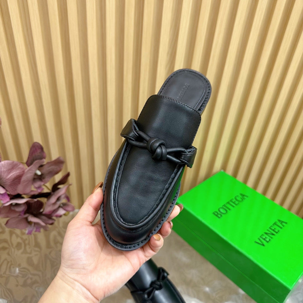 BOTTEGA VENETA OPEN-BACK LOAFER REALISED IN BLACK SOFT CALFSKIN