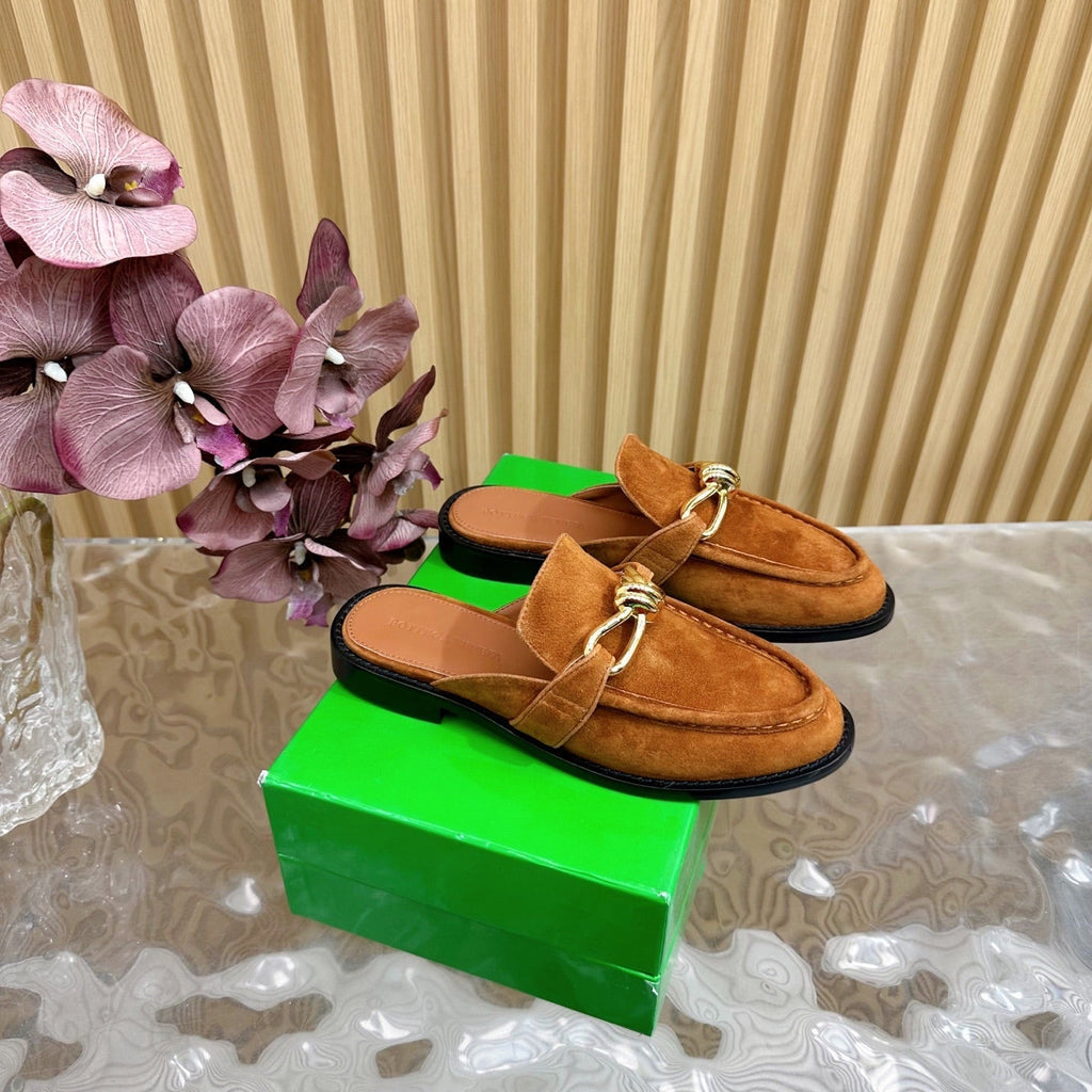 BOTTEGA VENETA OPEN-BACK LOAFER REALISED IN CINNAMON BROWN SUEDE WITH SIGNATURE METALLIC KNOT DETAIL