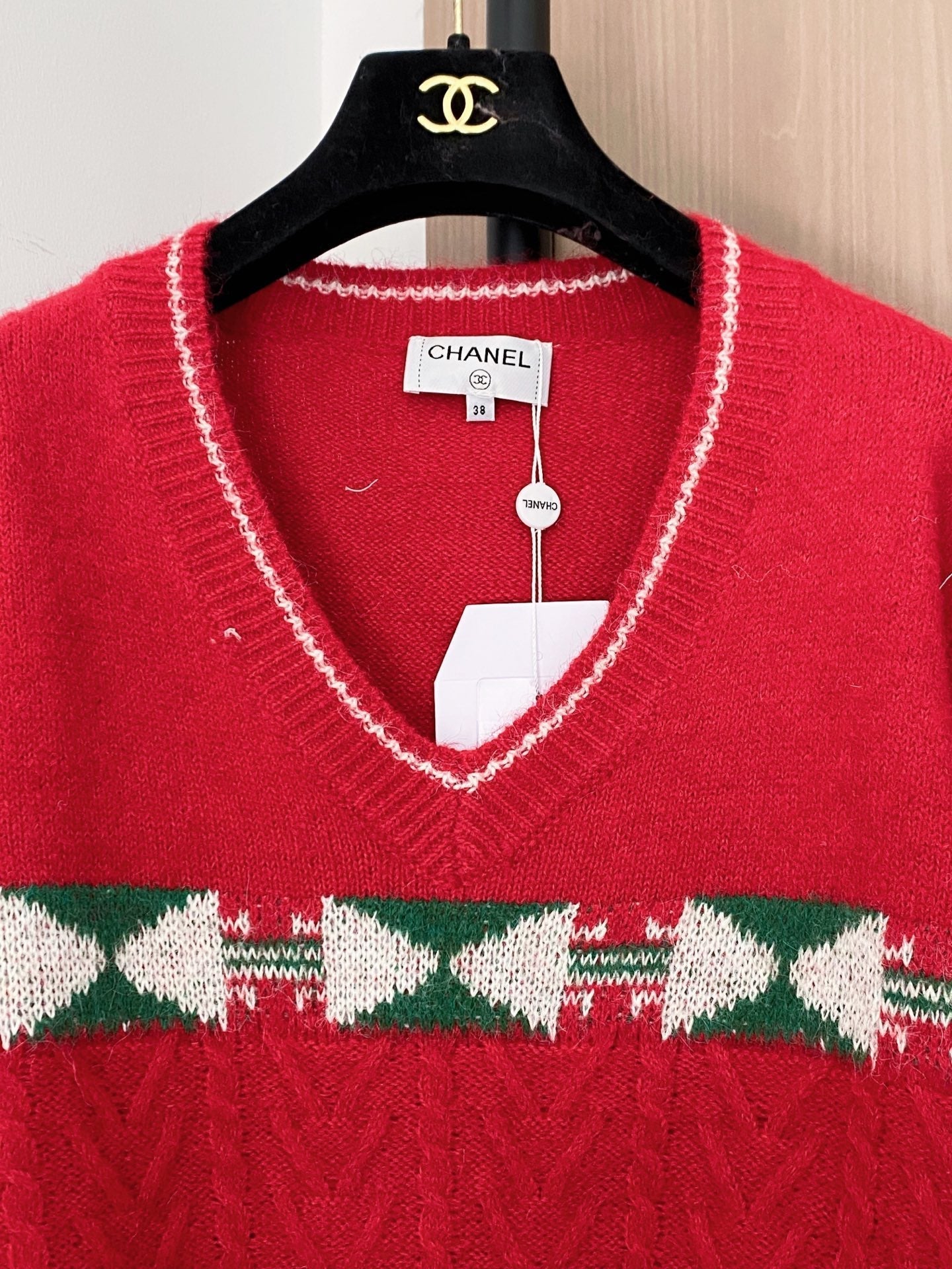 CHANEL 26S V-NECK SWEATER 855