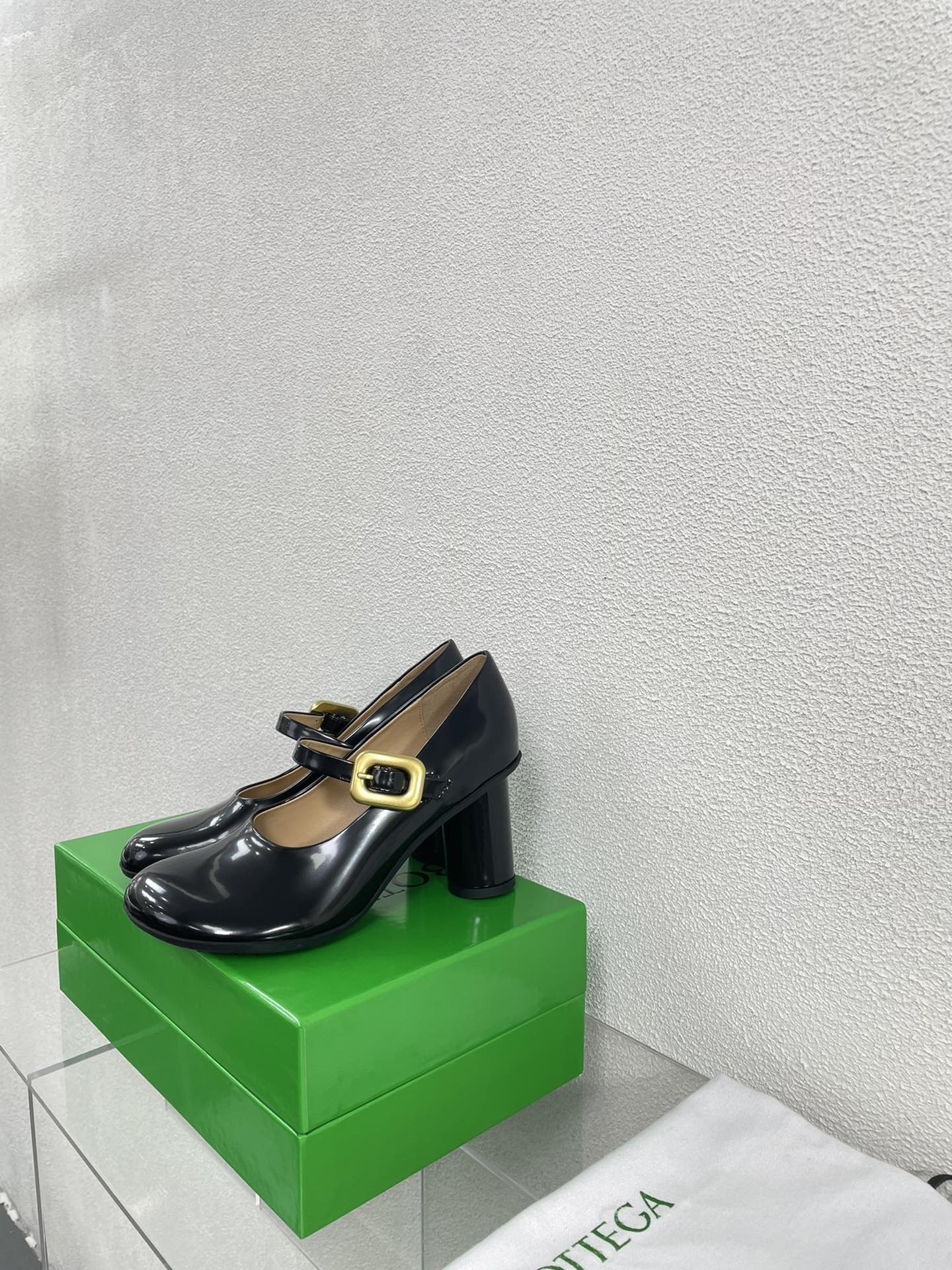 BOTTEGA VENETA ATOMIC MARY-JANE PUMP 9 CM IN BLACK CALFSKIN