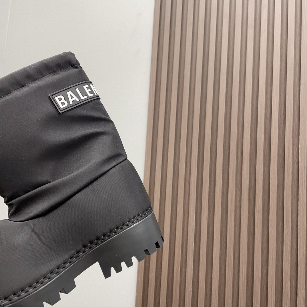BALENCIAGA 25S ALASKA ANKLE BOOTS HIGH HEEL IN BLACK FABRIC STYLE 2