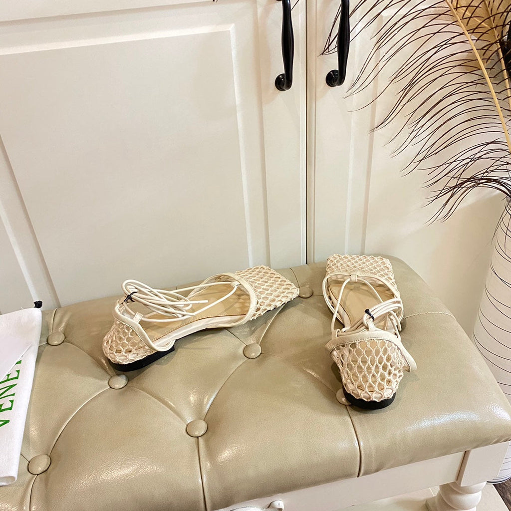 BOTTEGA VENETA STRETCH LACE-UP FLAT SANDAL IN WHITE CREAM METALLIZED MESH AND LEATHER