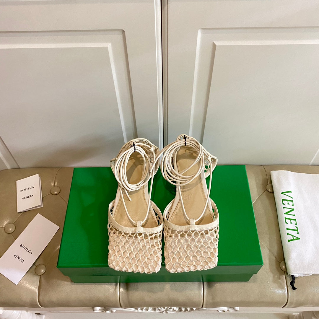 BOTTEGA VENETA STRETCH LACE-UP FLAT SANDAL IN WHITE CREAM METALLIZED MESH AND LEATHER