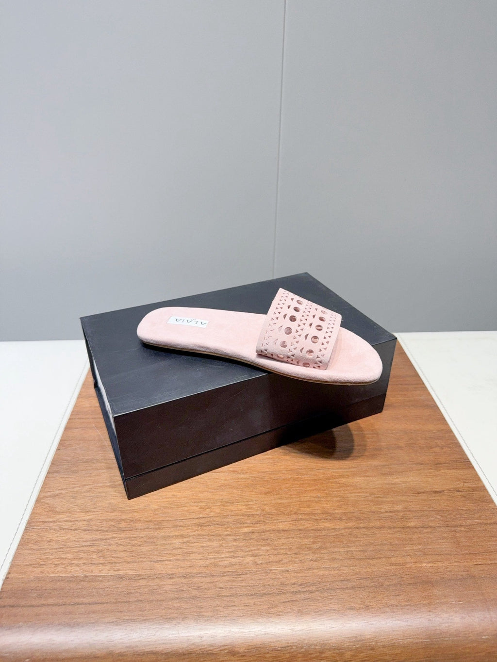 ALAIA FLAT SANDALS WITH PERFORATED STRAPS 25S IN LIGHT PINK SUEDE