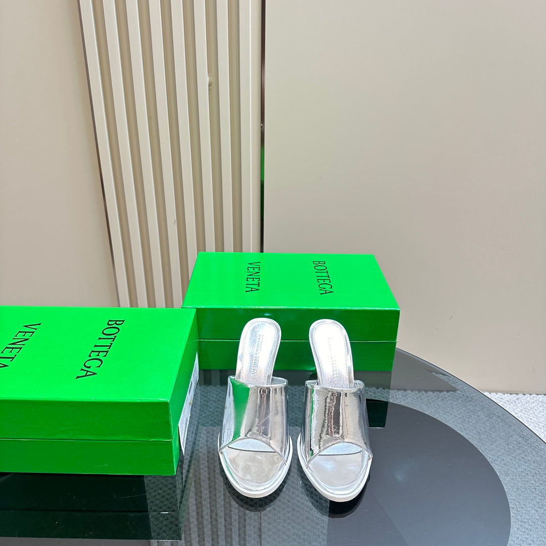 BOTTEGA VENETA HIGH MULE 95 MM IN SILVER CALFSKIN