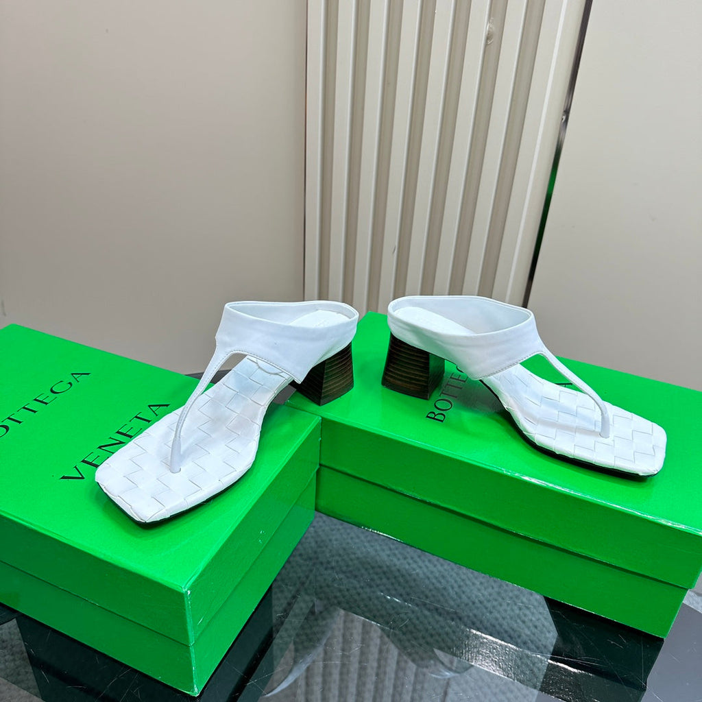 BOTTEGA VENETA MARELLA THONG IN WHITE LEATHER WITH SIGNATURE INTRECCIATO INSOLE 55 MM