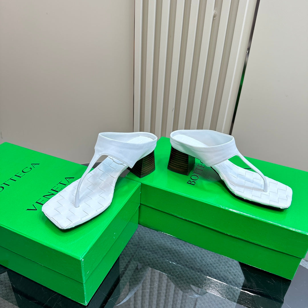 BOTTEGA VENETA MARELLA THONG IN WHITE LEATHER WITH SIGNATURE INTRECCIATO INSOLE 55 MM