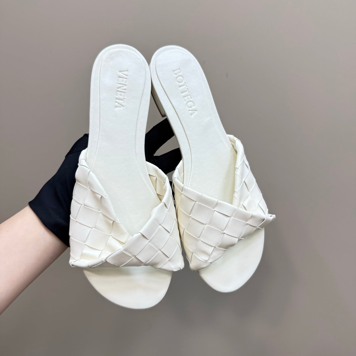 BOTTEGA VENETA BLINK FLAT MULE IN WHITE INTRECCIATO LEATHER