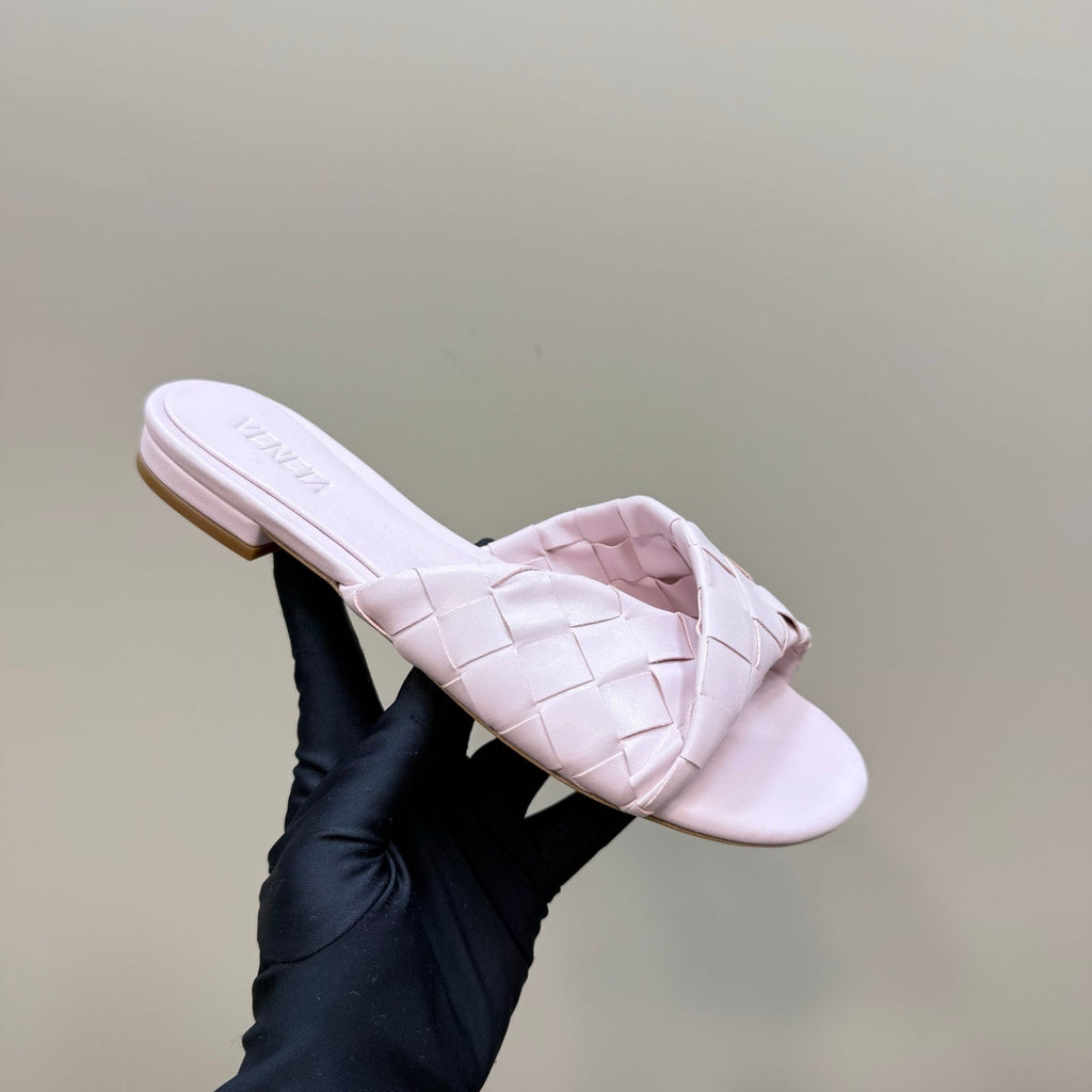 BOTTEGA VENETA BLINK FLAT MULE IN LIGHT PINK INTRECCIATO LEATHER