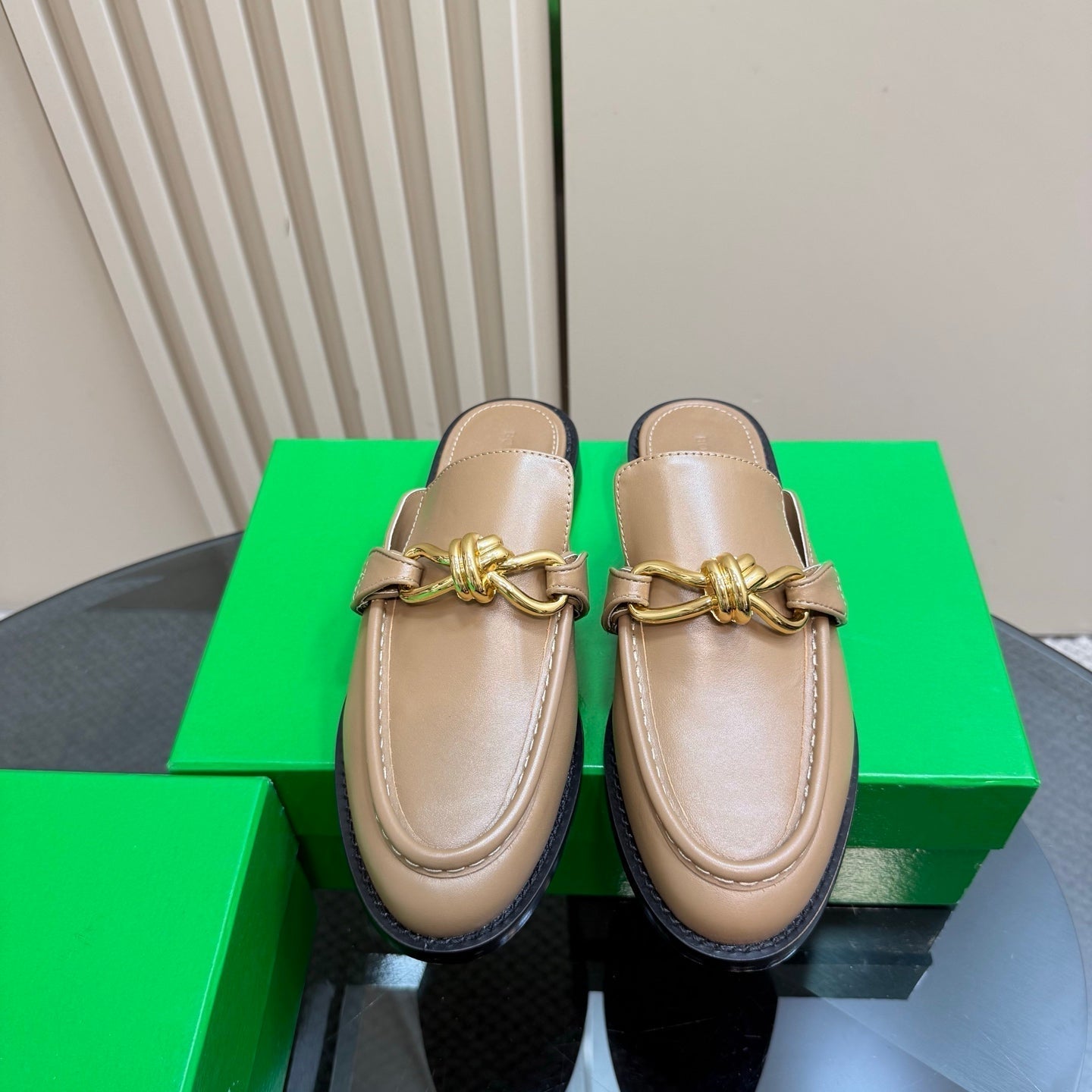 BOTTEGA VENETA ASTAIRE MULE IN LIGHT BROWN CALFSKIN WITH GOLD HARDWARE