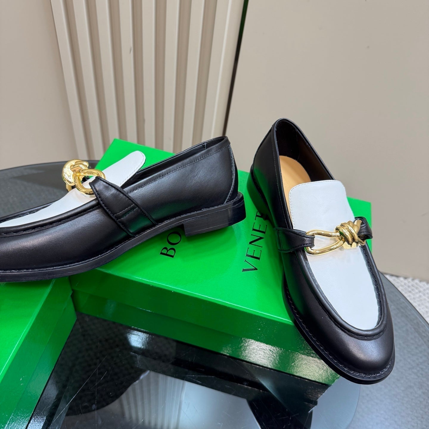 BOTTEGA VENETA ASTAIRE LOAFER IN WHITE MIX BLACK CALFSKIN WITH GOLD HARDWARE