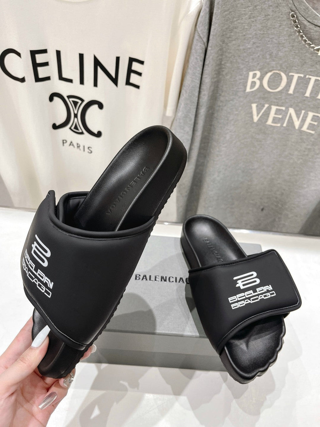 SLIDE SANDALS IN BLACK NYLON AND RUBBER WHITE PRINT