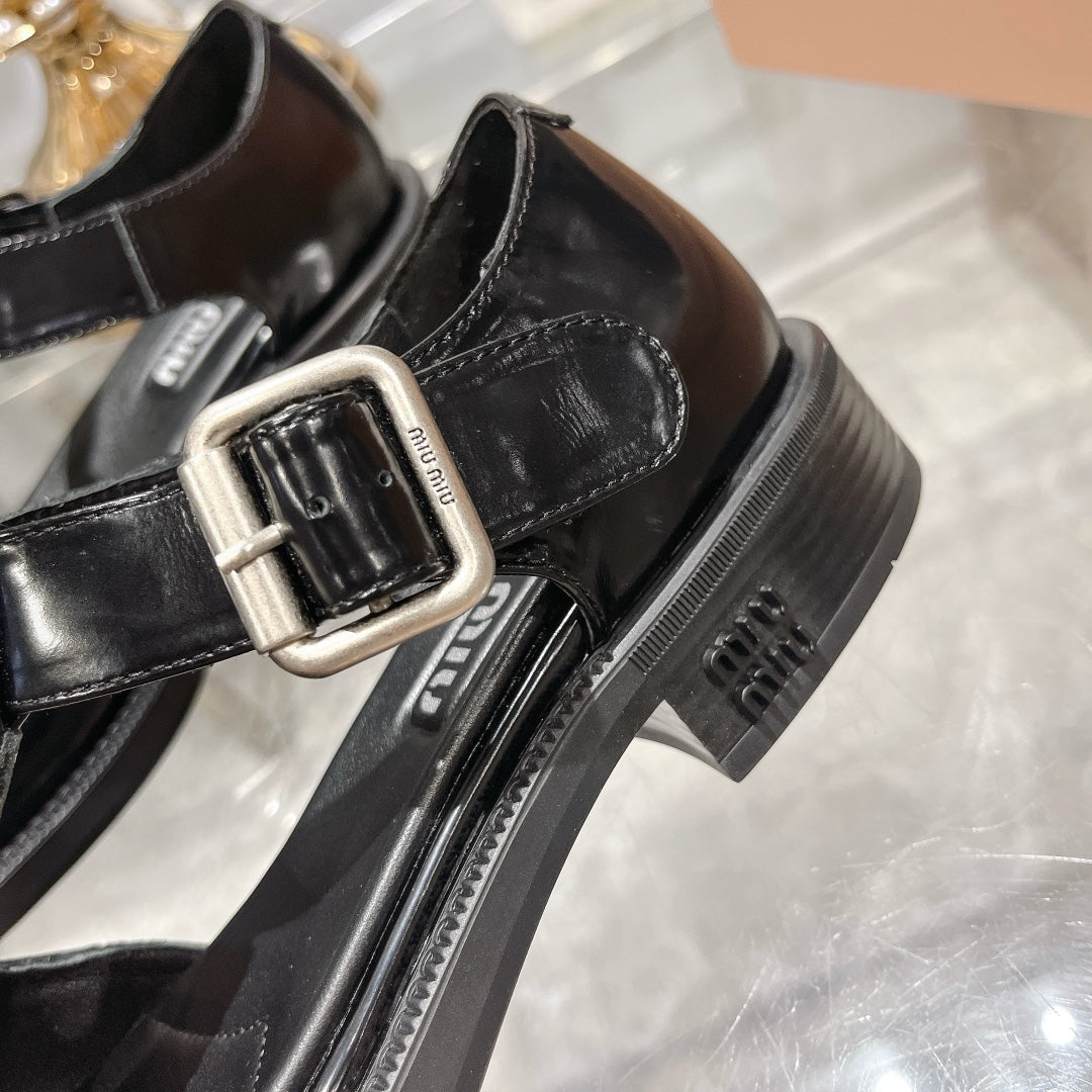 Sandal Black Cowhide With T-string